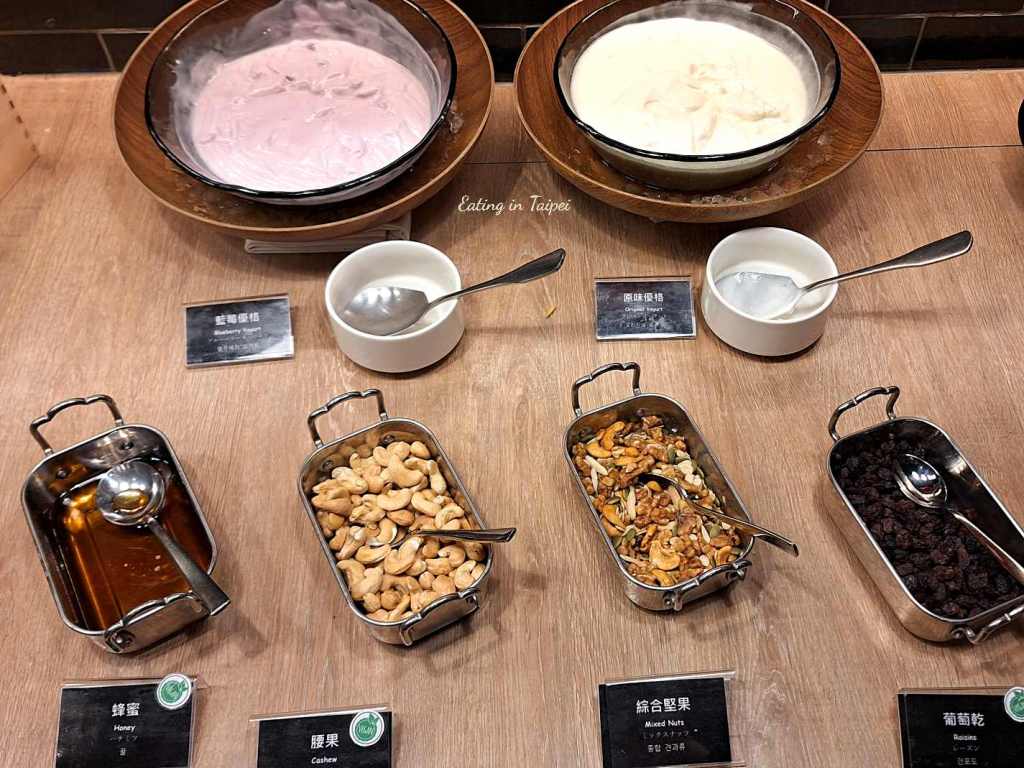 Just Sleep Tainan Just Cafe breakfast yoghurt 1