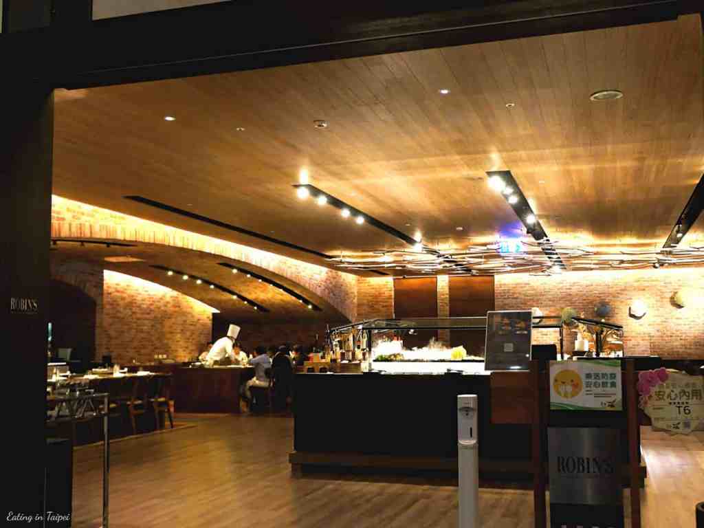 ROBIN'S Teppanyaki from the outside looking in.