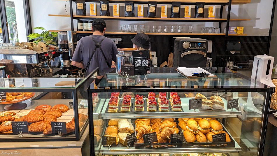 Supranormal bakery cafe inside