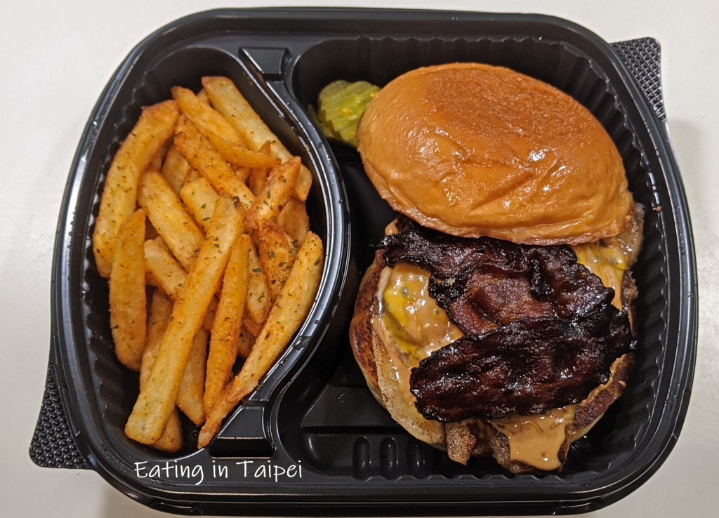 taipei restaurant mancave elvis burger 1 2